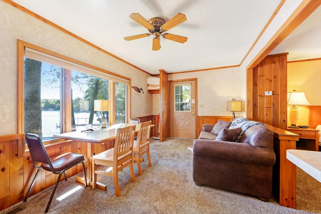 Chanticleer Inn: Villa 6 Main image 1