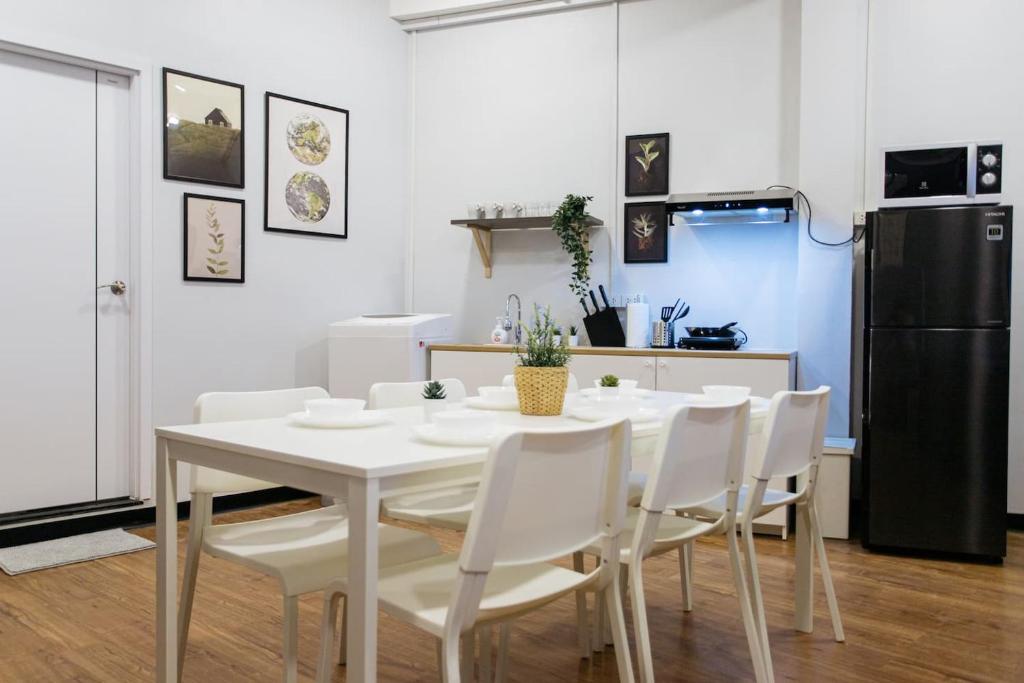 U4 Large 2 bed rooms full kitchen 200m to BTS photo