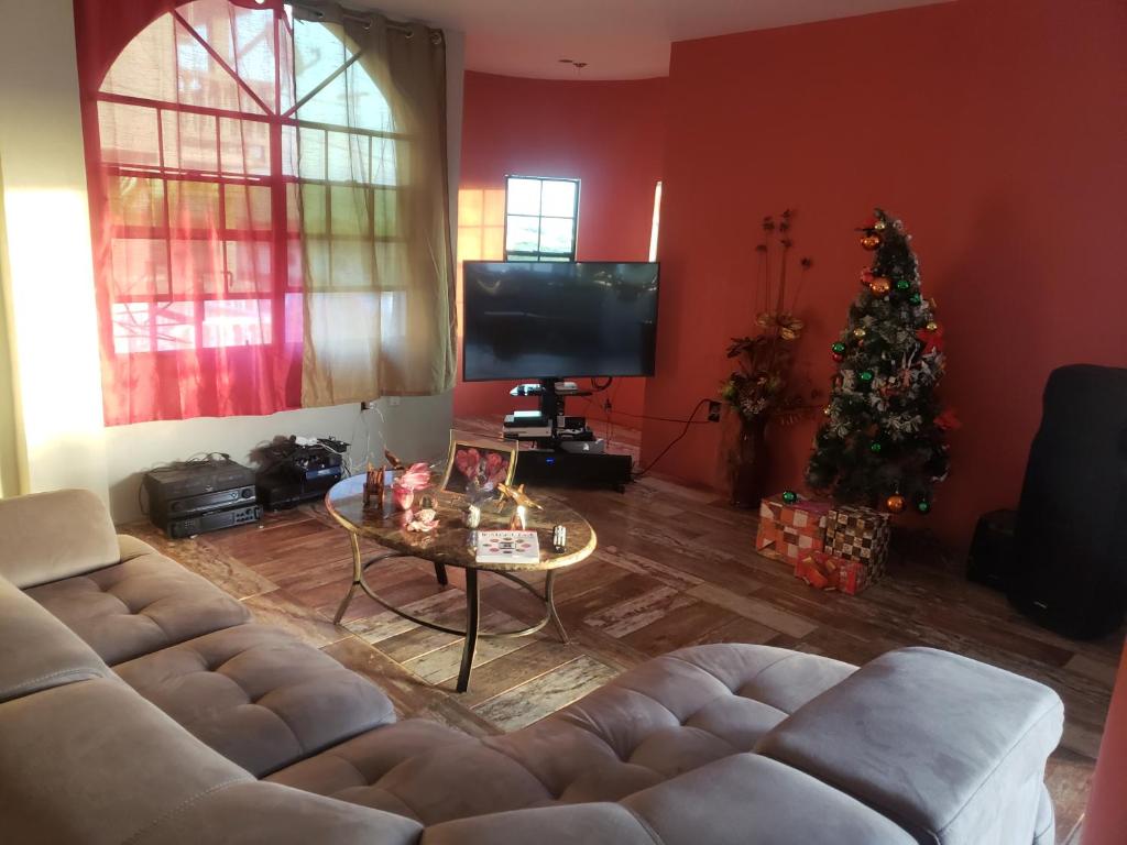 CASTLE VIEW VILLA — Hotel in Signal Hill