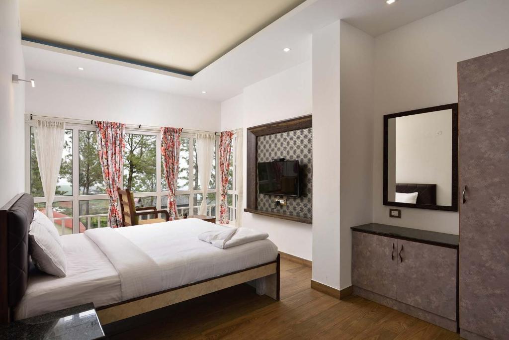 StayVista at Villa Hugel photo