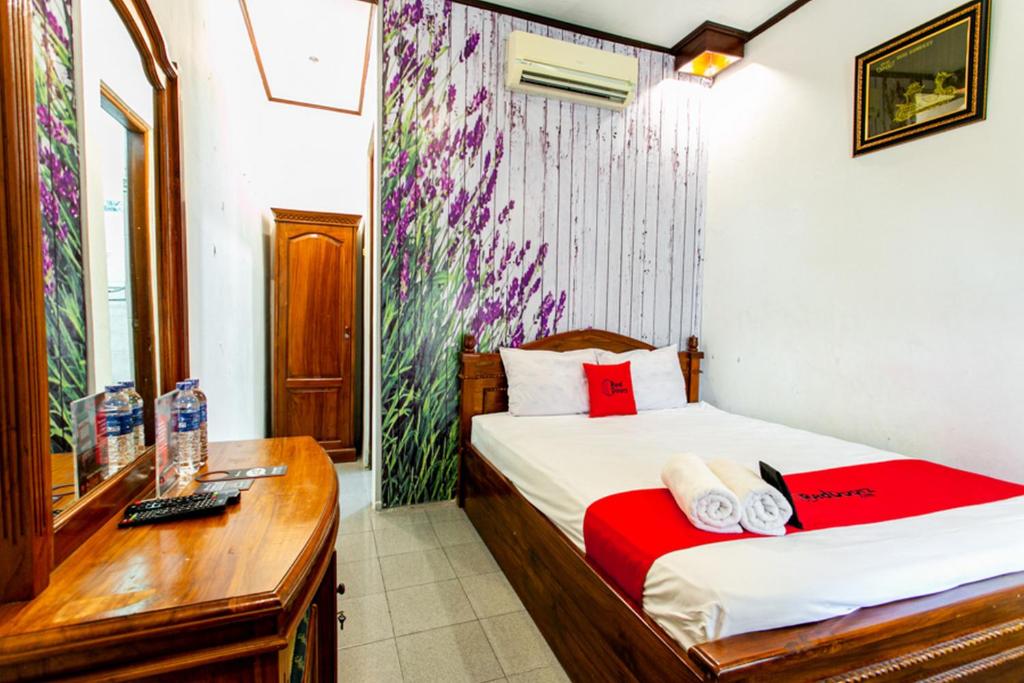 RedDoorz Plus near Taman Sari 2