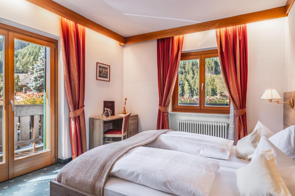 Hotel Erna photo