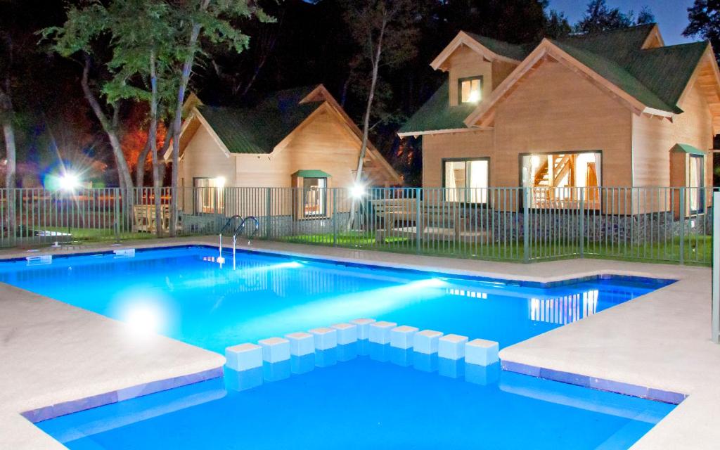 Cabanas y Lodge Los Hualles — Hotel in Termas De Chillan