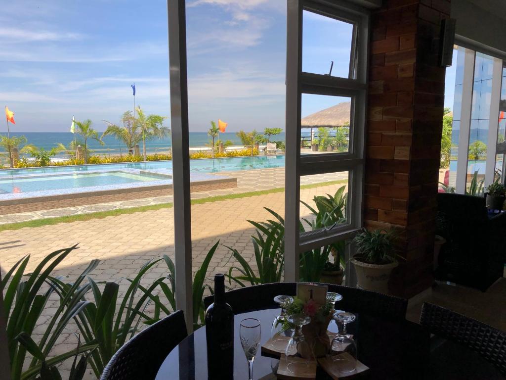 EM ロワイヤル ホテル&ビーチ リゾート (EM Royalle Hotel & Beach Resort)