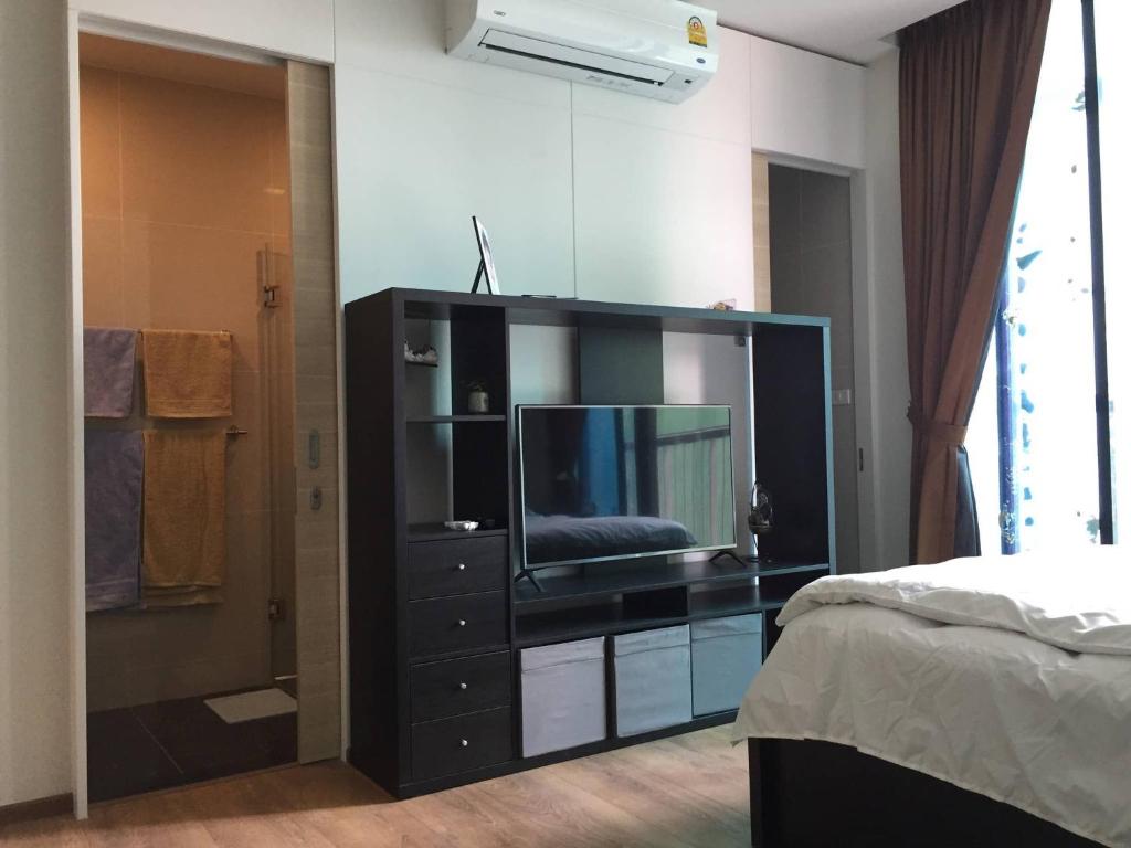 1br@bts E5,skytop Pool@50f,free Pocketwifi#213