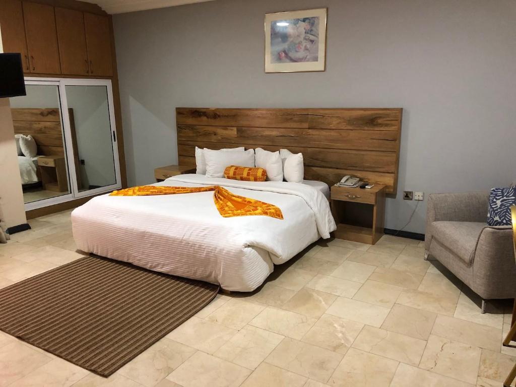 Central Hotel( Osu) photo
