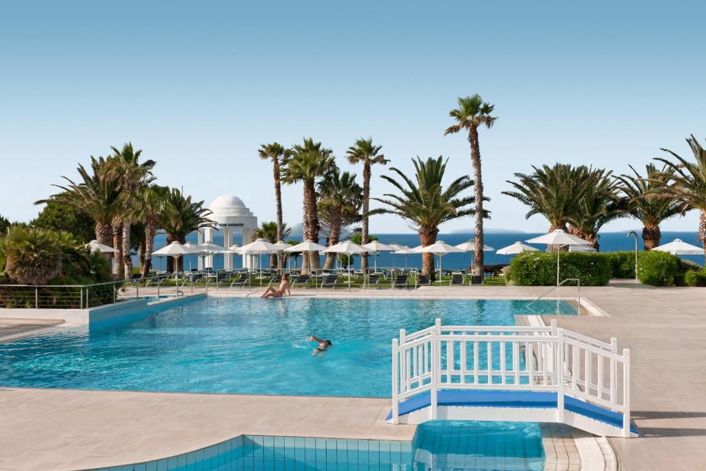 สระว่ายน้ำ