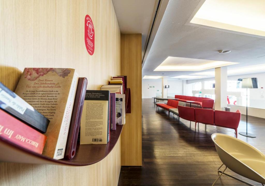 Shared lounge/TV area
