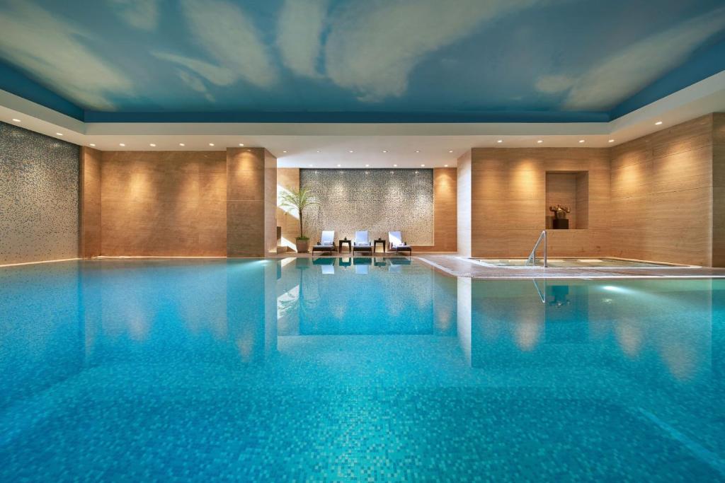 Swimming pool, Fairmont Beijing Hotel in Beijing