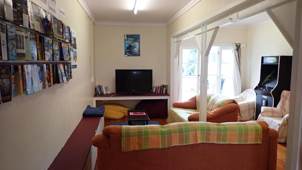 Shared lounge/TV area