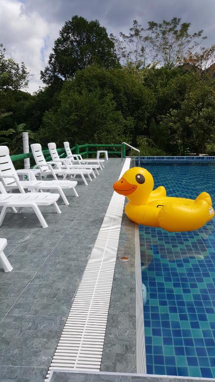 Khao Sok Royal Bamboo Hostel