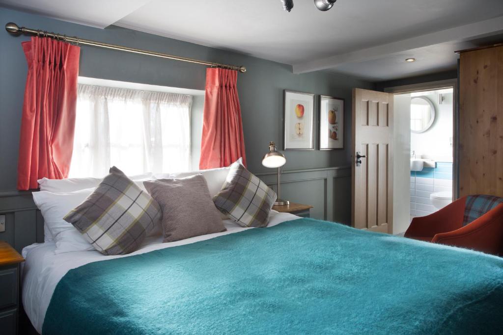 The Ostrich Inn Colnbrook London Heathrow photo