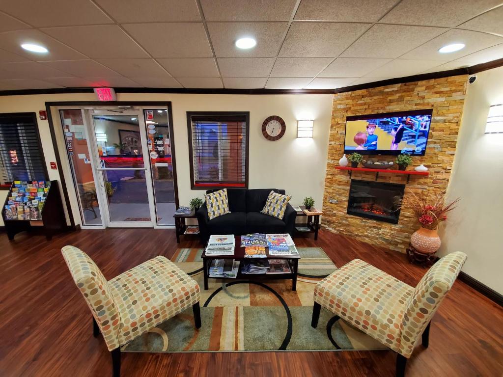 Super 8 By Wyndham Monticello photo