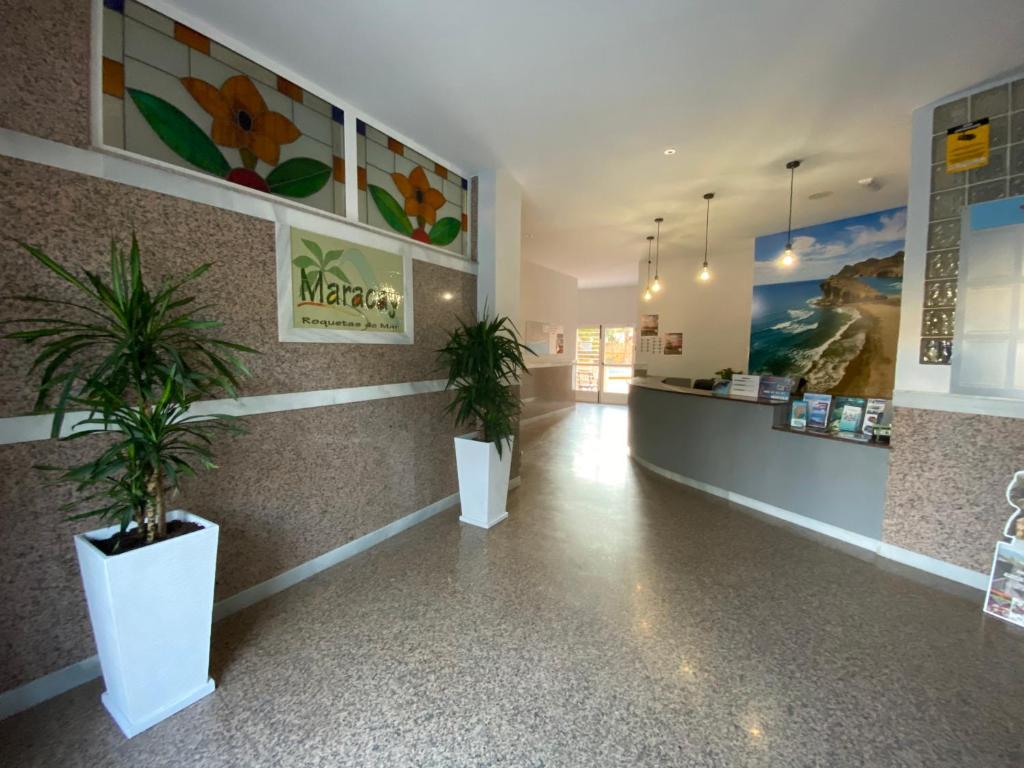 Apartamentos Maracay — Hotel building in Roquetas de Mar, Andalusia
