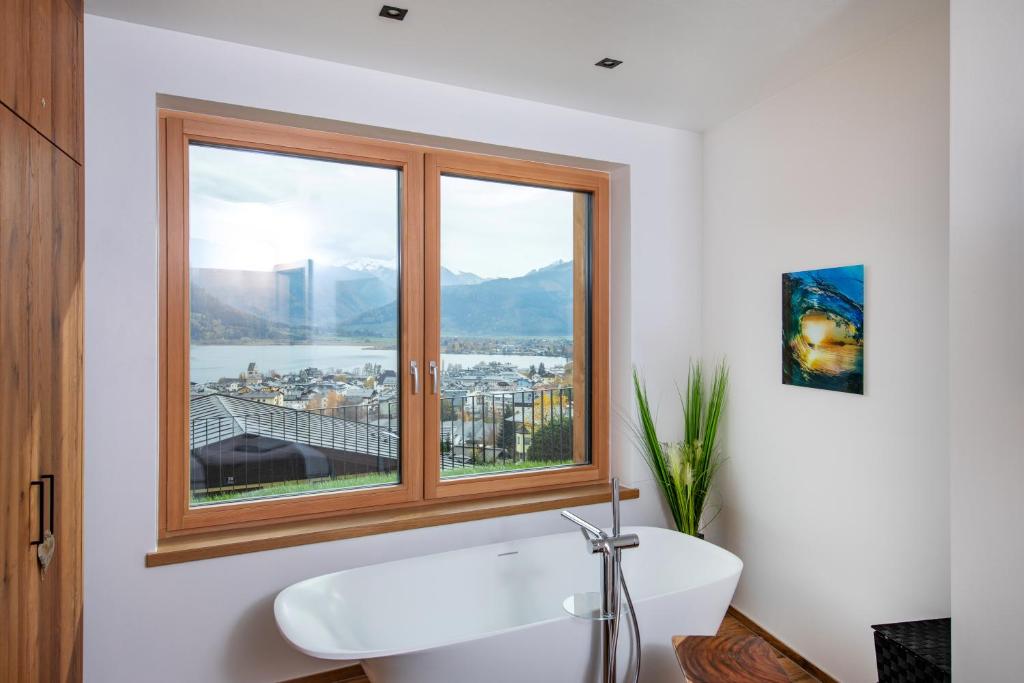 Apartments Adlerhorst Top 1 Zell am See with private sauna and Zell am See Kaprun summercard in summer - 3
