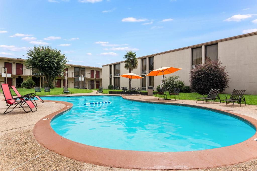 Ramada Inn Conference Center Bossier City photo