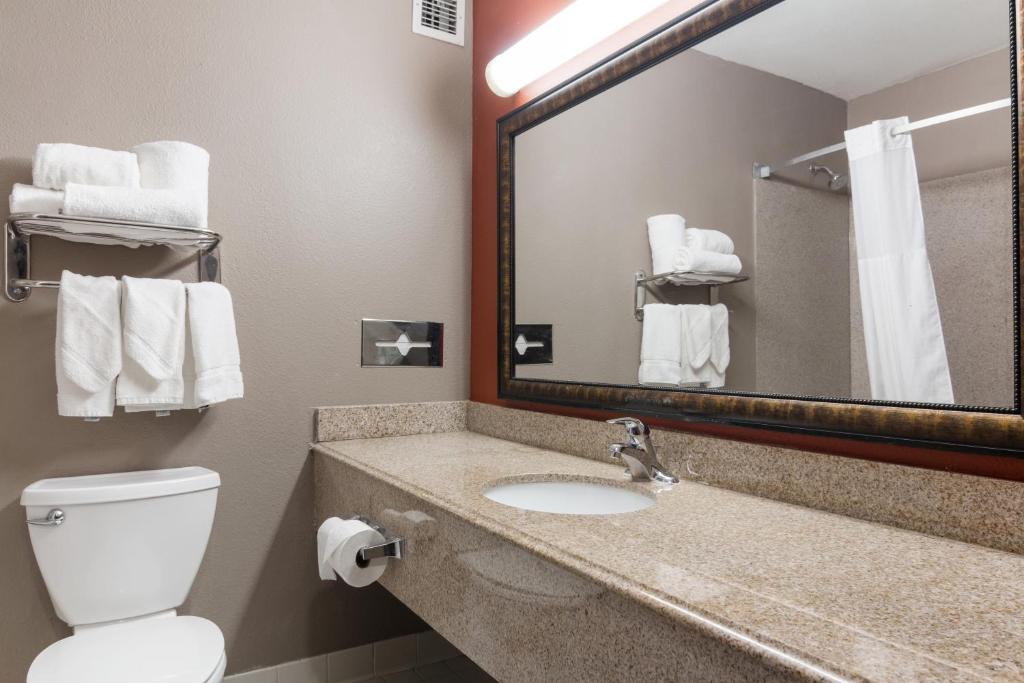 Ramada Inn Conference Center Bossier City photo