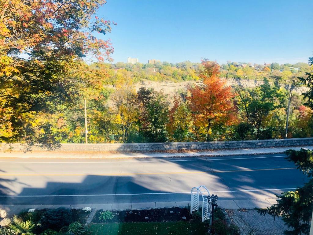 Redwood Bed and Breakfast Photo 23