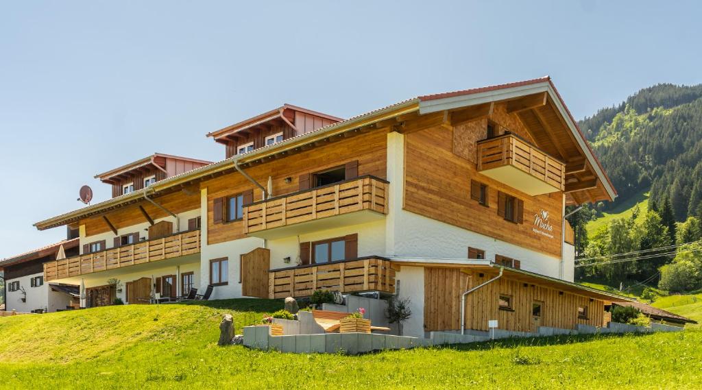 Mucha Berghaus photo
