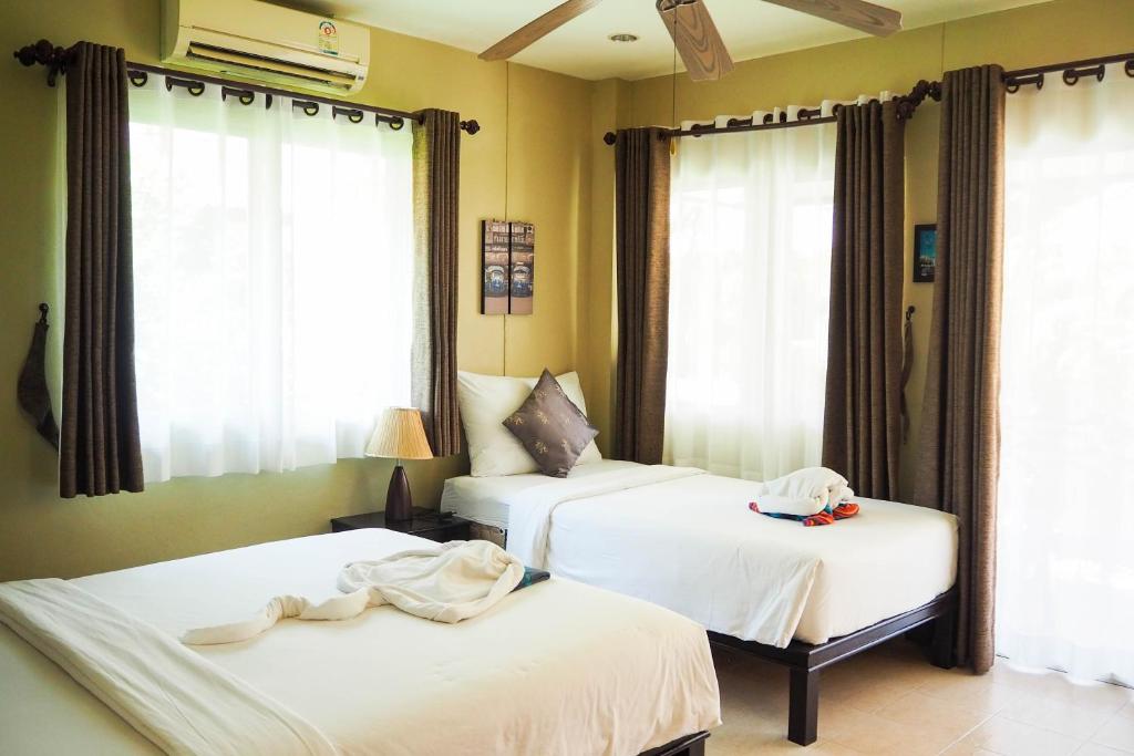 Lanta Castaway Beach Resort photo