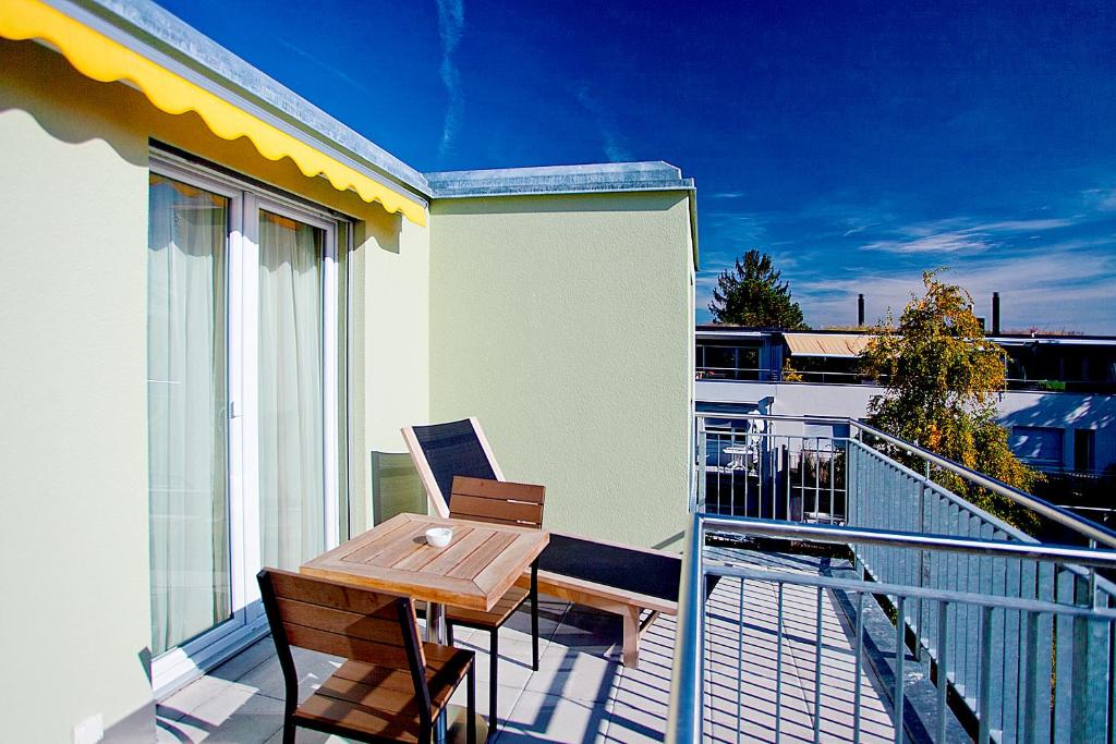 Balcony/terrace, Suite Apartments by Livingdowntown in Zürich