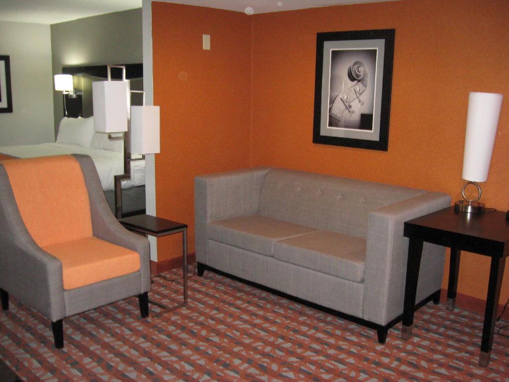Holiday Inn Express & Suites Nashville Southeast - Antioch Photo 9