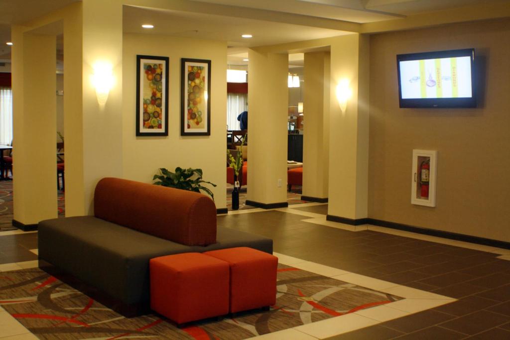 Holiday Inn Express And Suites - Bradford Photo 1