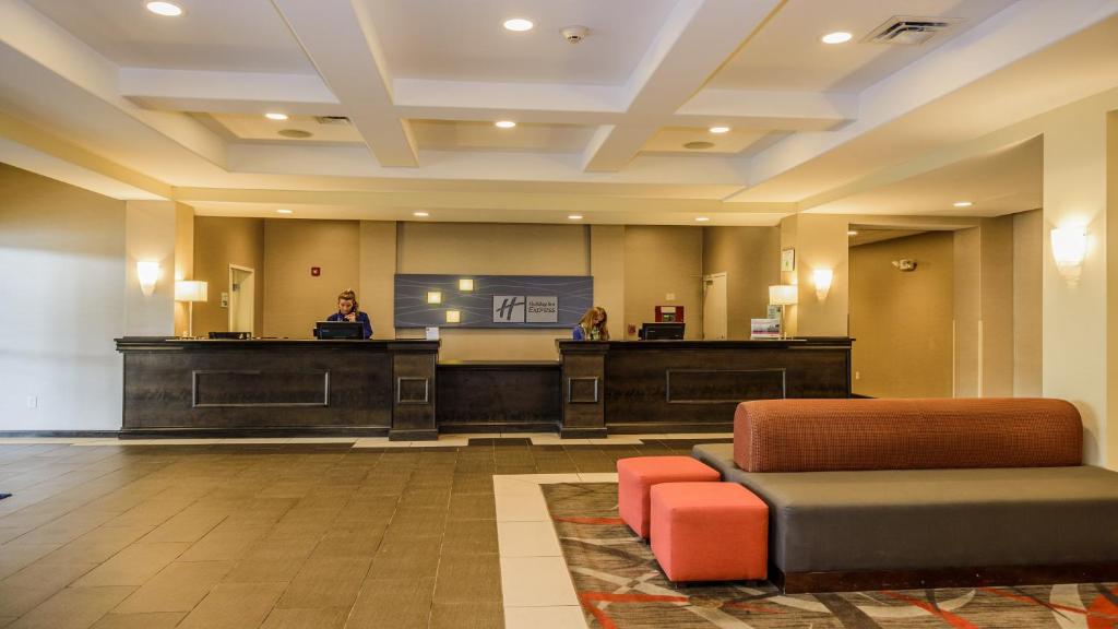 Holiday Inn Express And Suites - Bradford Photo 2