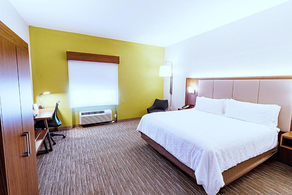 Holiday Inn Express Hotel & Suites Crestview South I-10 photo