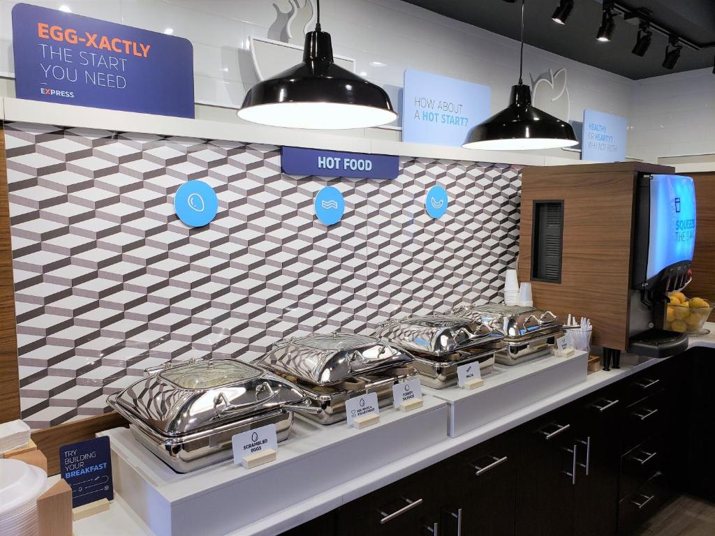 Holiday Inn Express Washington DC N-Silver Spring Photo 1