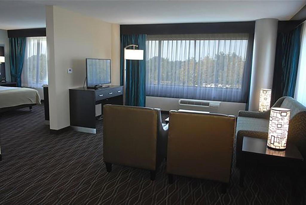 Holiday Inn Express BOISE-UNIVERSITY AREA Photo 16