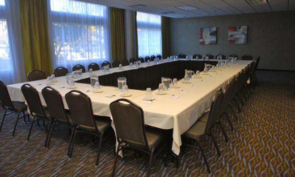 Holiday Inn Express BOISE-UNIVERSITY AREA Photo 21