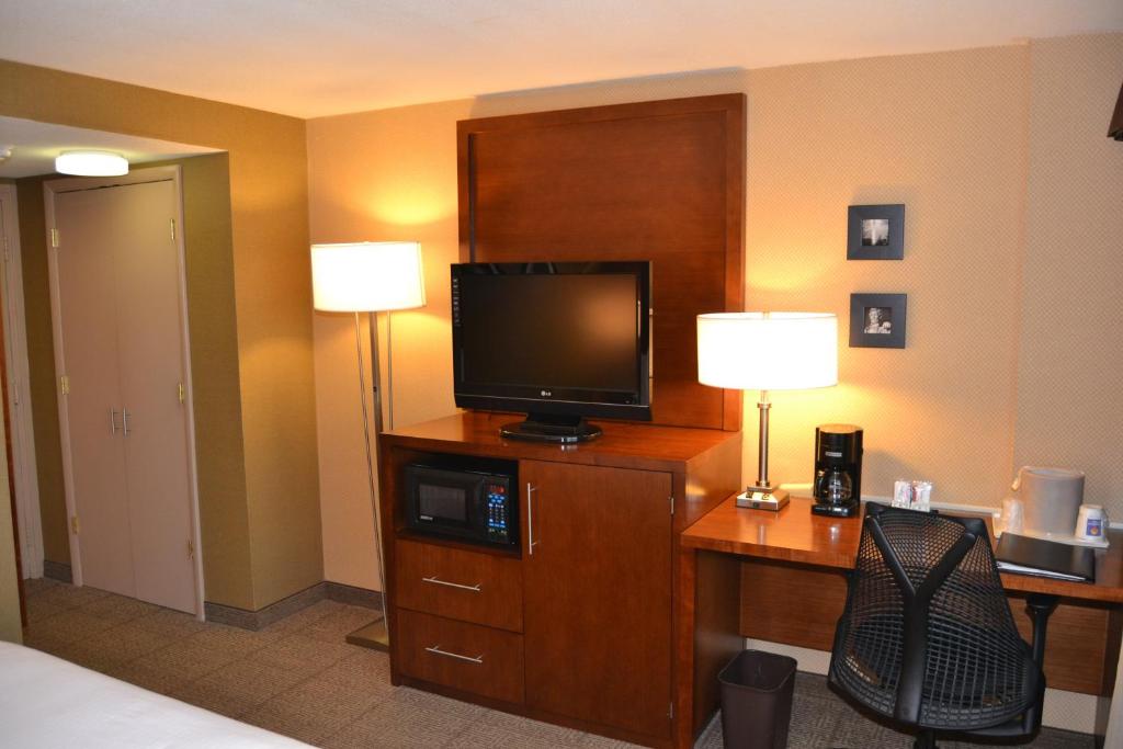 Holiday Inn Express Washington DC N-Silver Spring Photo 3
