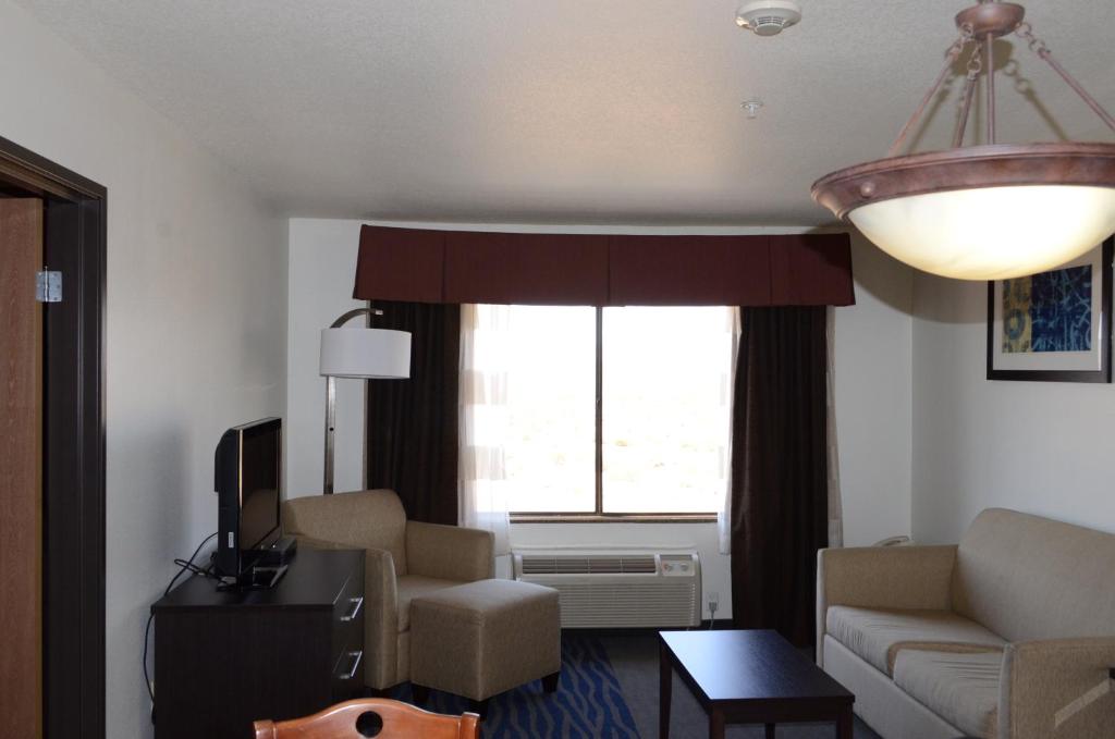 Holiday Inn Express Hotel & Suites Barstow Photo 6