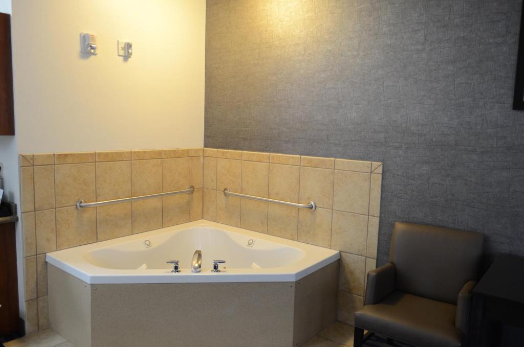 Holiday Inn Express Hotel & Suites Barstow Photo 7