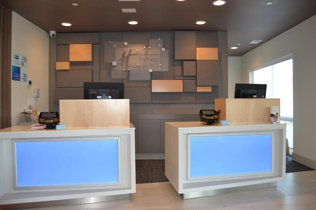 Holiday Inn Express & Suites Goodlettsville N Nashville photo