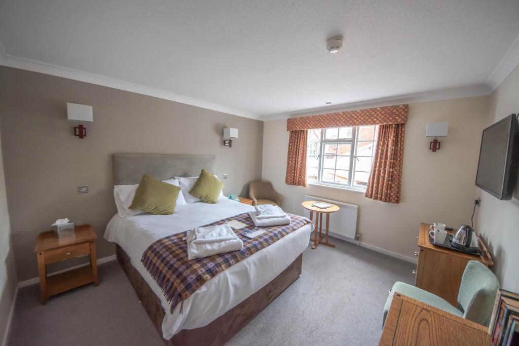 Norfolk Arms Hotel photo