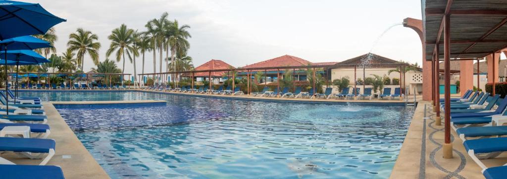 Qualton Club Ixtapa All Inclusive photo