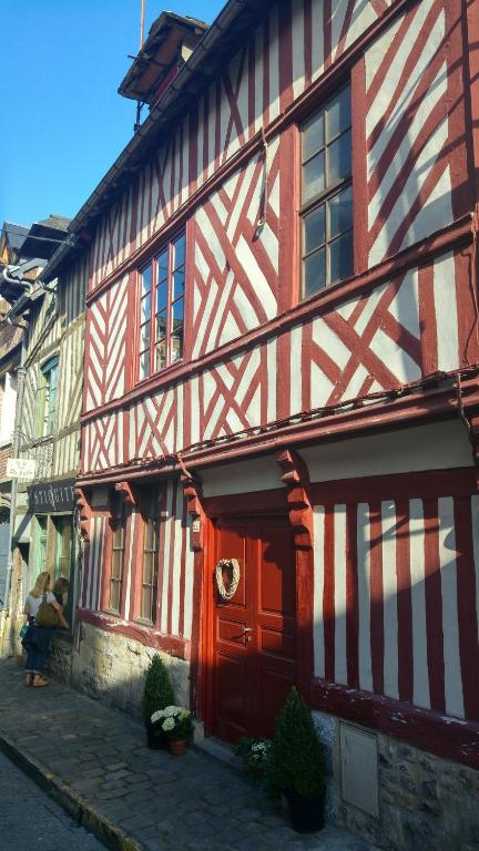 -La Batisse -Parking privé -Coeur historique -La Clef de Honfleur