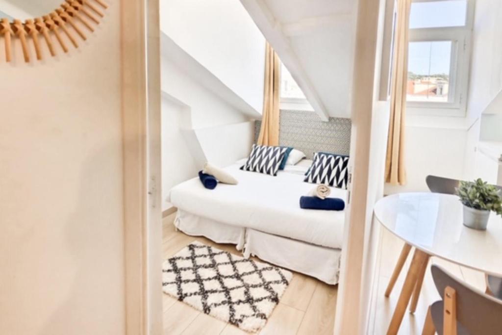 Charming 1 bedroom apartment center photo