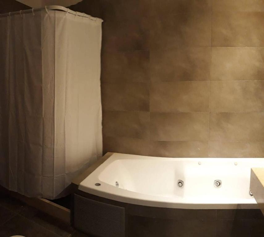 Santinos Suites - 4