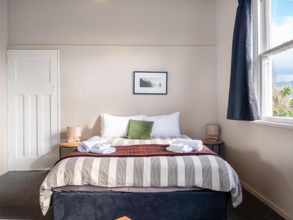 Hotel Lake Brunner photo