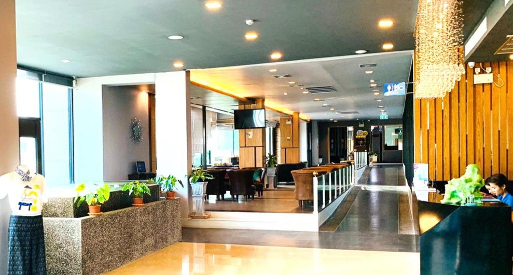 Shared lounge/TV area