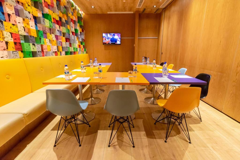 Business center, ibis Styles Singapore On Macpherson in Singapore