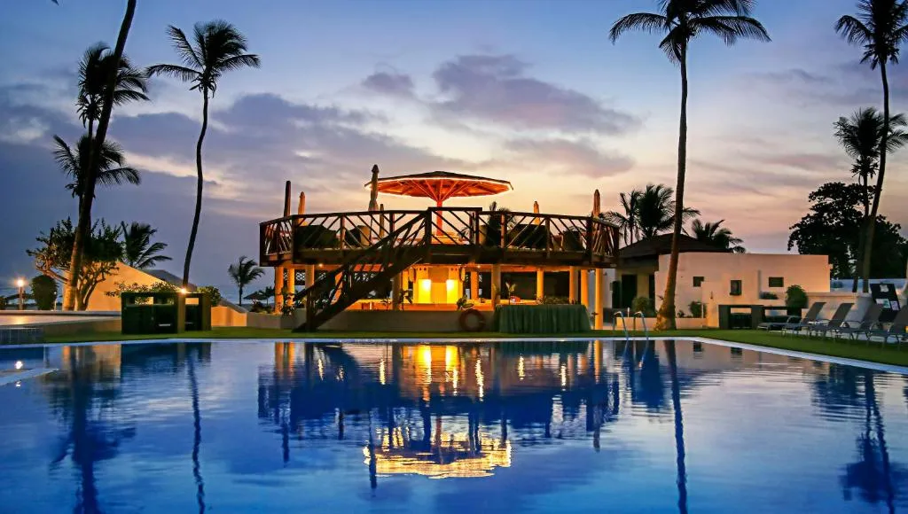 Sunbeach Hotel & Resort，位于Bakau的酒店
