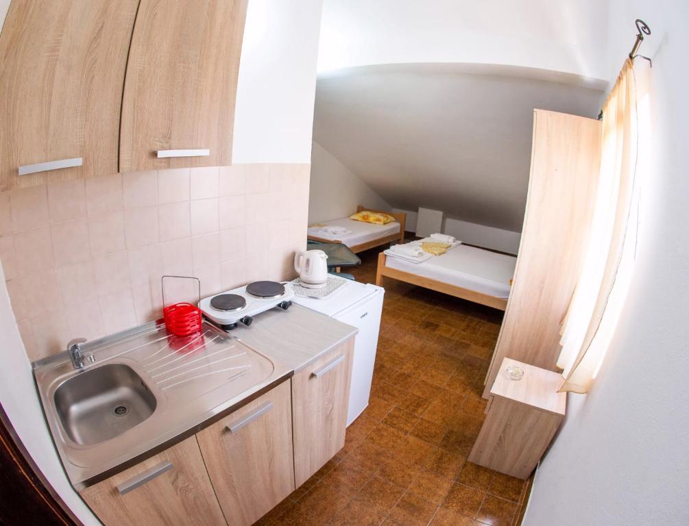 Guest House Lotos photo
