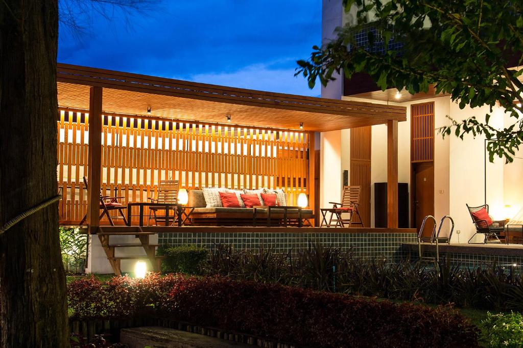 ตรีชวา รีสอร์ท (Tri - Shawa Resort)