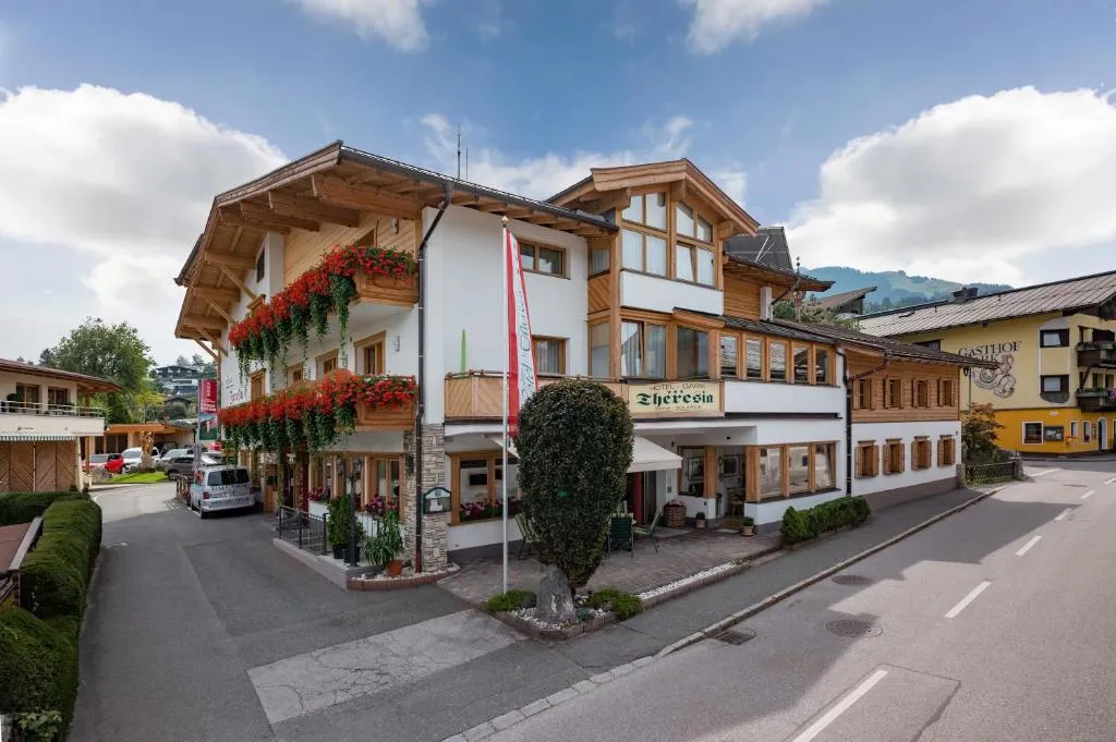 Hotel Theresia Garni, hotel in Sankt Johann in Tirol