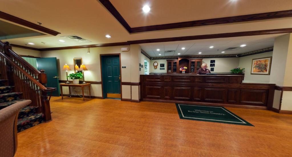 Country Inn & Suites by Radisson, St. Cloud East, MN photo