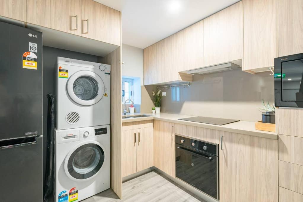 1 Private Double Bed with En-suite Bathroom in Sydney CBD near Train UTS DarlingHar&ICC&C hinatown - photo
